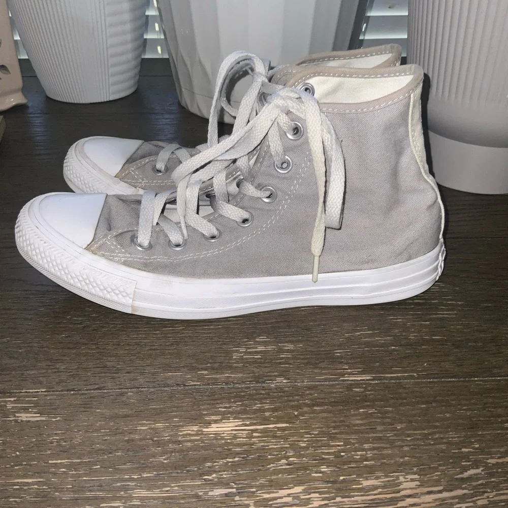 Converse Unisex Chuck Taylor Gray High-Top Sneakers Size Women’s 8 Men’s 6